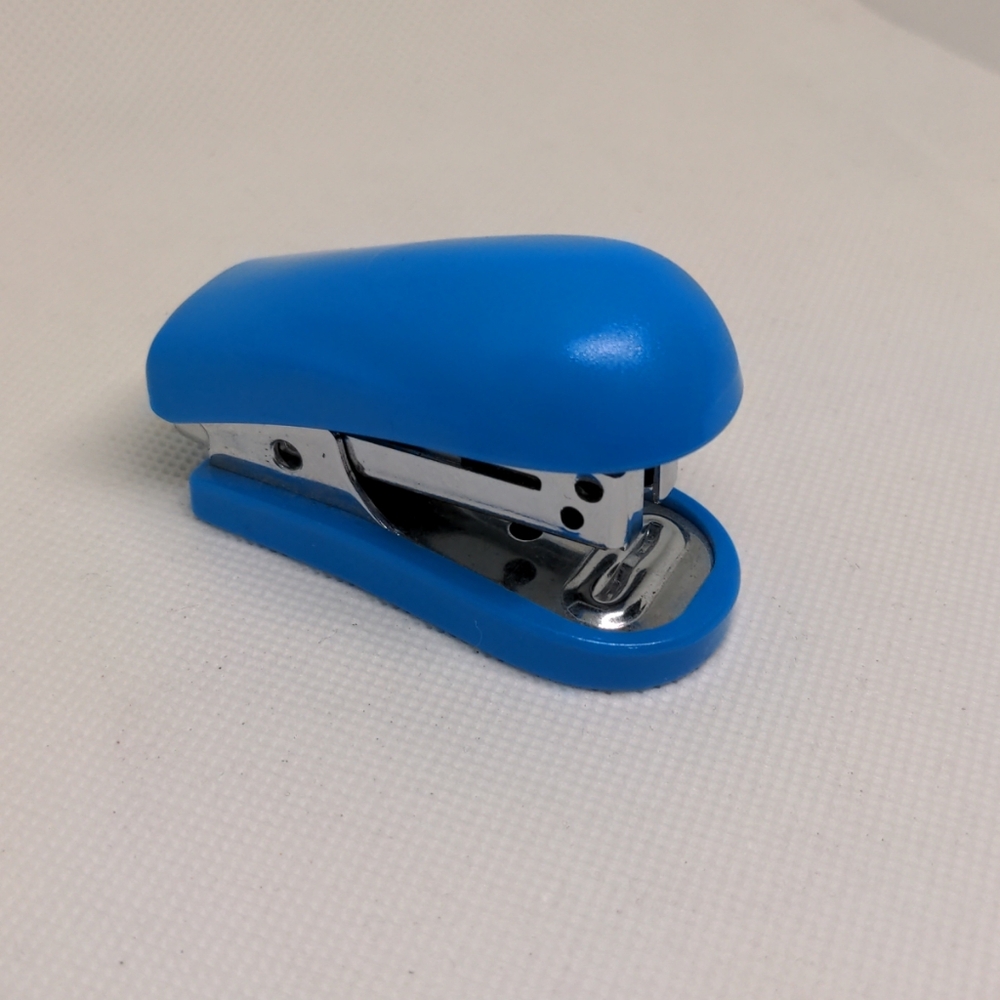 Mini Blue Stapler Staples - Travel Size - 26/6